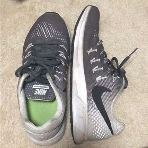 Black and white nike tennis shoes